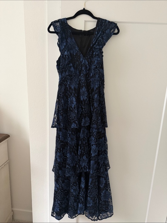 Lulus Dresses & Skirts - Lulu's Navy Floral Lace Tiered V-Neck Maxi Dress